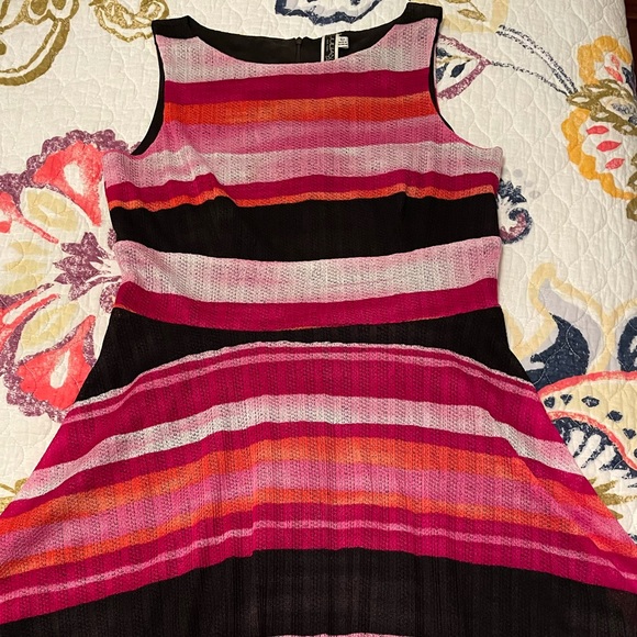 Julian Taylor New York Sleeveless Striped Dress - Picture 8 of 11